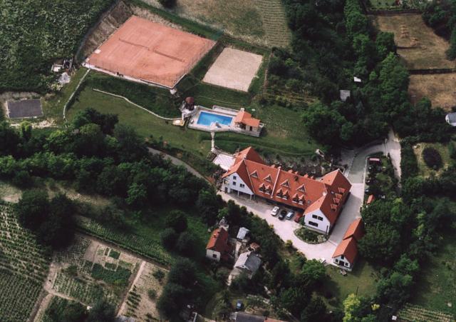 Отель Szel Fiai Fogado Nyul Экстерьер фото